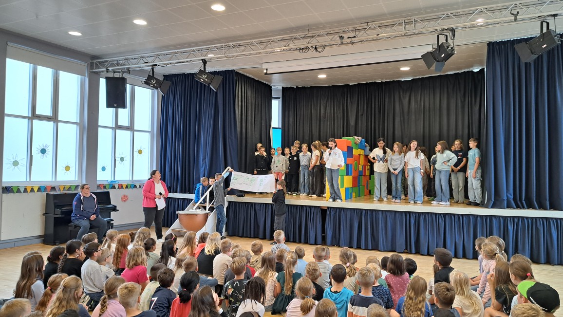 Schülerversammlung im Juni
